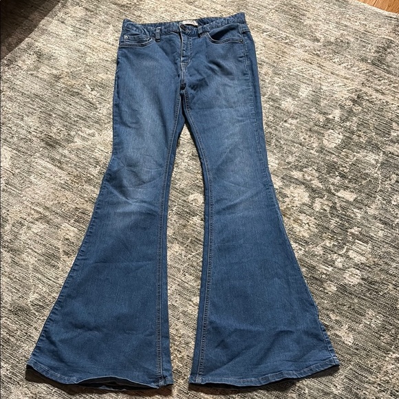 Free People Women's Blue Flared Jeans size 26 - inseam 33.5 in - Picture 1 of 5